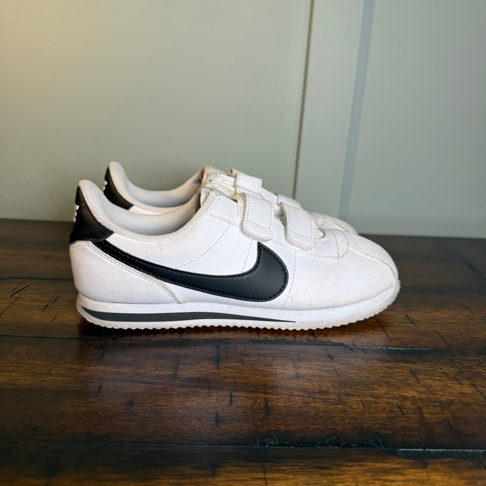 Nike Cortez White and Black Velcro Sneakers youth size 3 Y‎